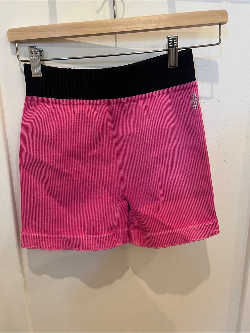 FP Seamless M/L Women's Hot Pink Ribbed High-Waist Shorts - Picture 2 of 5